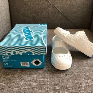 *LIKE NEW* Kids’ Native Juniper Gloss